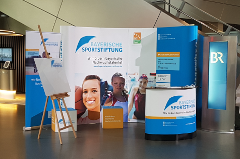 Ein Messestand im Design der Bayerischen Sportstiftung