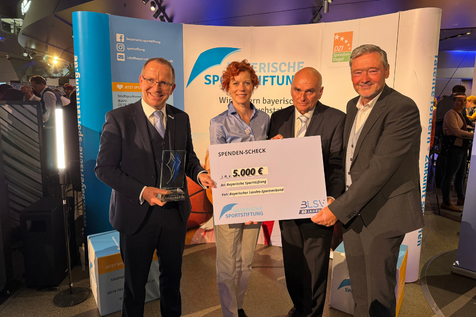 BLSV übergibt der Sportstiftung einen Scheck in Höhe von 5000 Euro